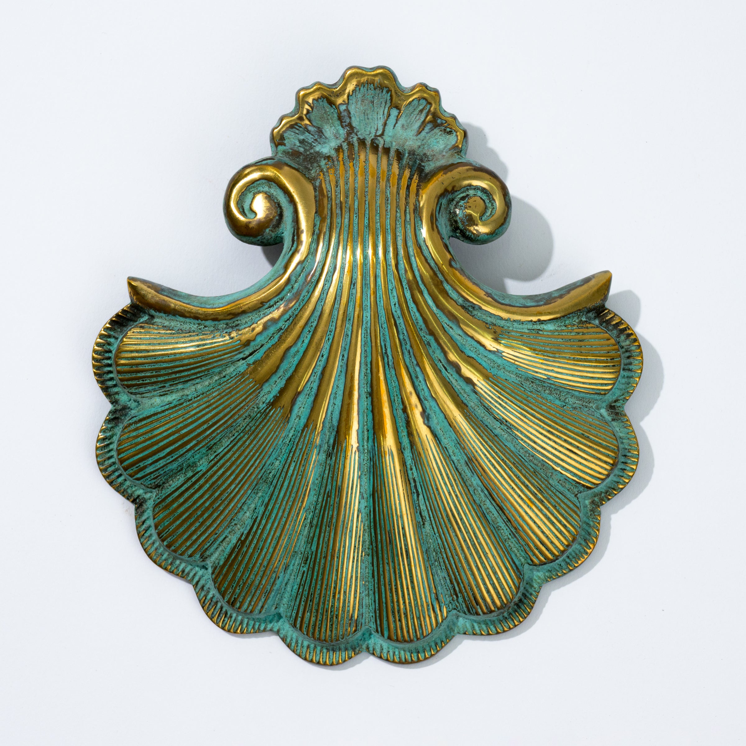 ヴィンテージ セラミック ハンドトルソー◉Vintage Hand Torso Tidewater Shell Door Knocker Hand Chiseled - Williamsburg – Art