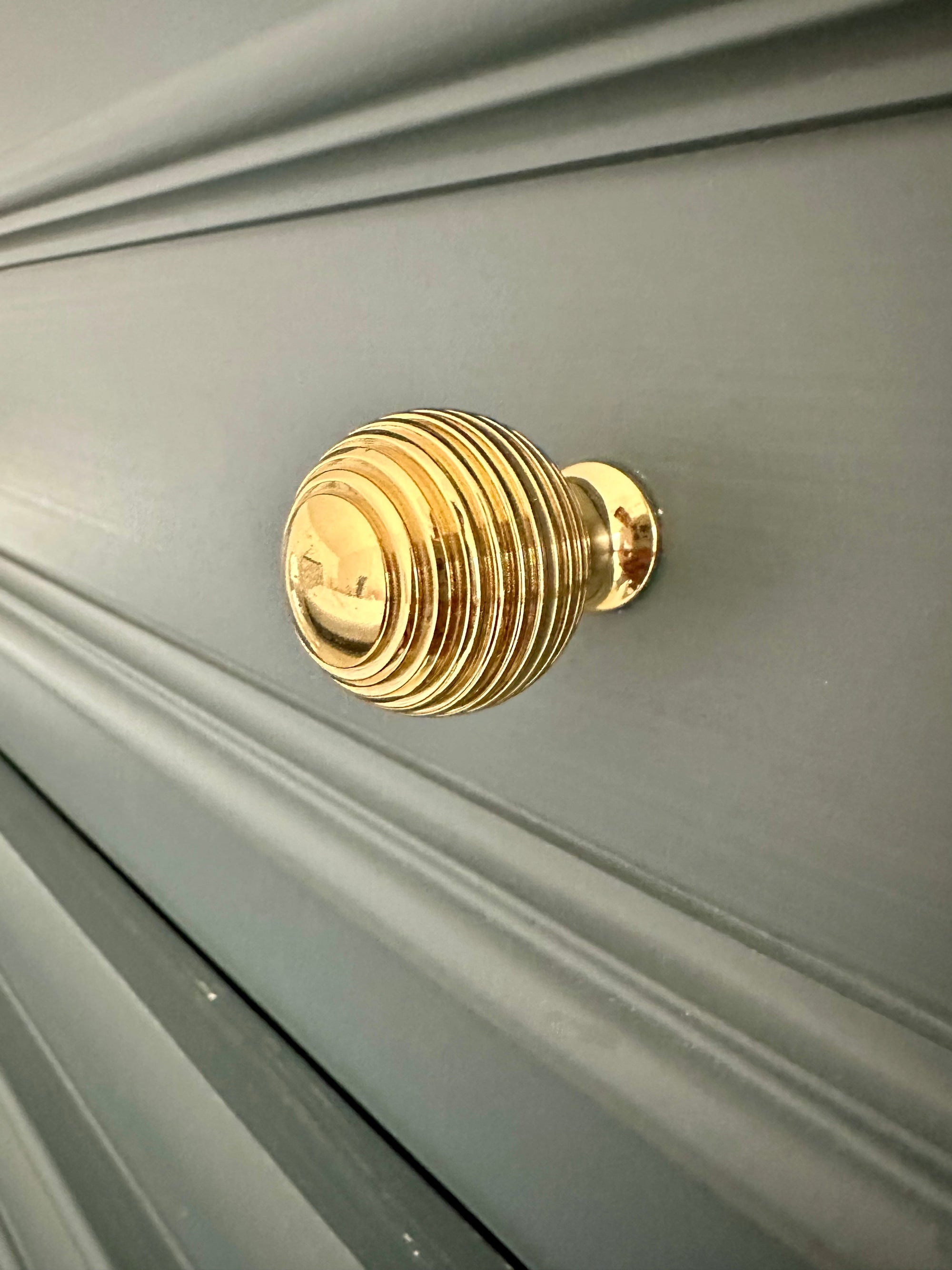 The Edit Beehive Reeded knob